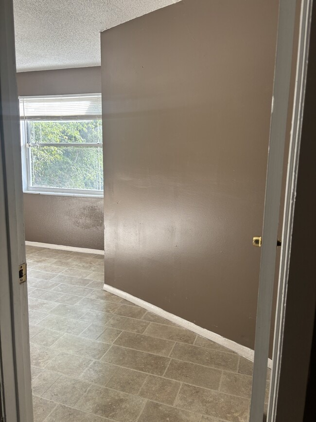 Building Photo - 1117 Rushing St