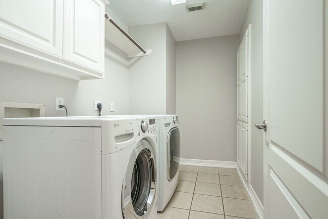 Building Photo - 6331 Collina Springs Ct