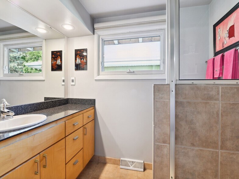 Building Photo - 6017 Halifax Ave S