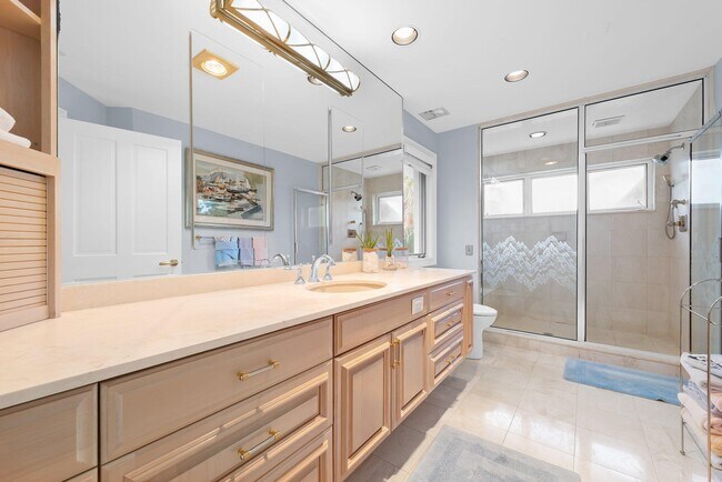 Building Photo - 396 E Coconut Palm Rd