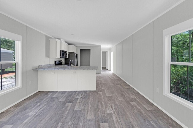 Building Photo - 684 Reeves Dr