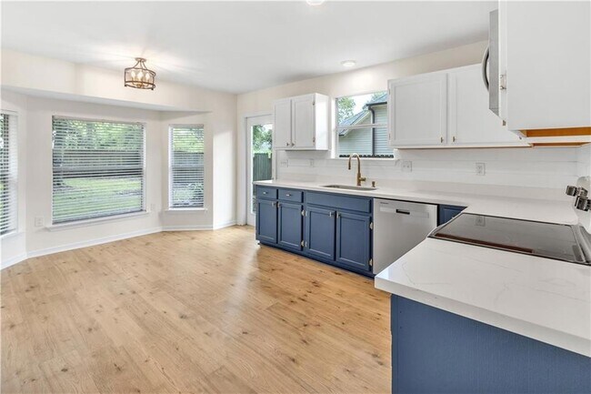 Building Photo - 1366 Valmont St