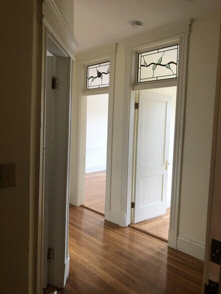 Building Photo - 102 Queensberry St