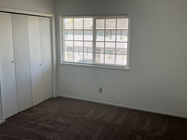 Building Photo - 1705 W N Bear Creek Dr