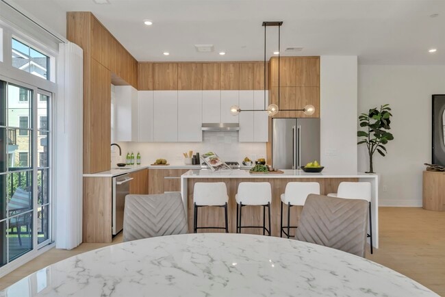 Building Photo - 14 Davis Dr