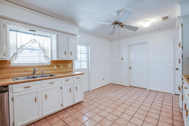Building Photo - 12710 Shady Knoll Ln