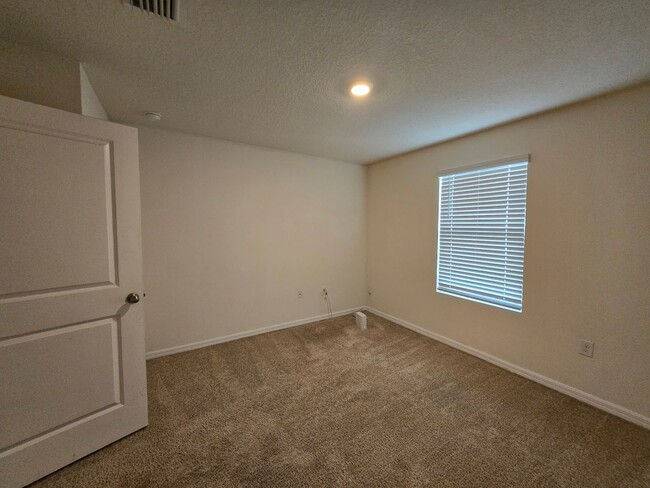 Building Photo - 4  bedroom 2 bath Home for Rent  in the He...