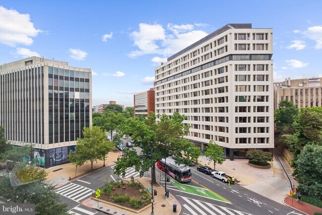 Building Photo - 1330 New Hampshire Ave NW