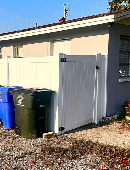 Building Photo - 2408 Linhart Ave