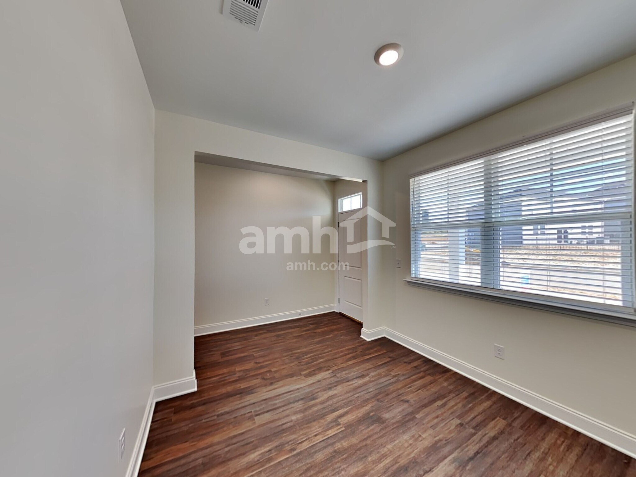 Building Photo - 2048 Williamshire Ln