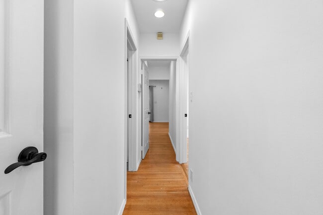 Building Photo - 8643 Clifton Way