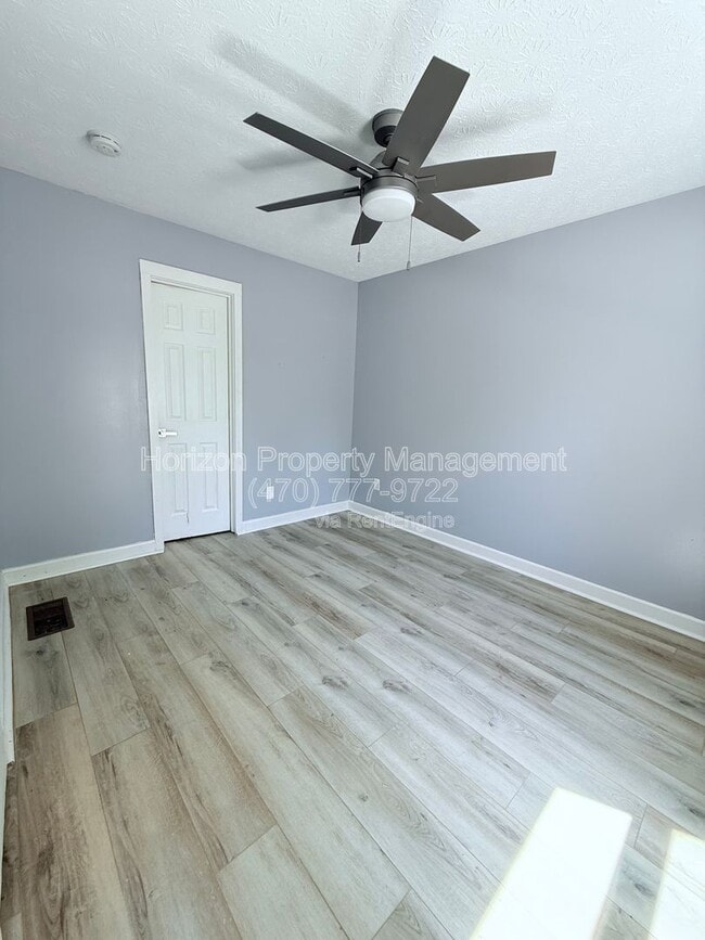 Building Photo - 9170 Horseshoe Bend