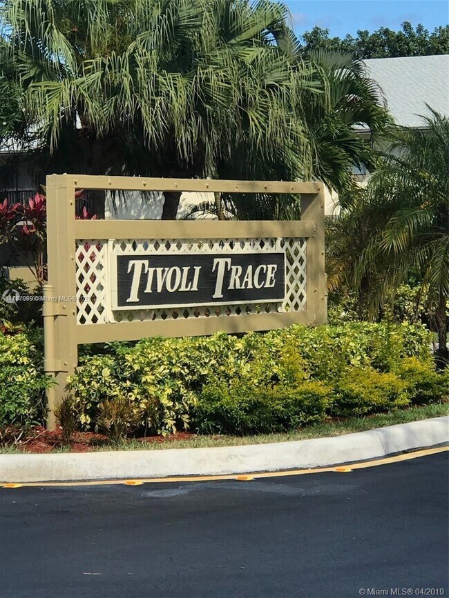 Building Photo - 545 Trace Cir