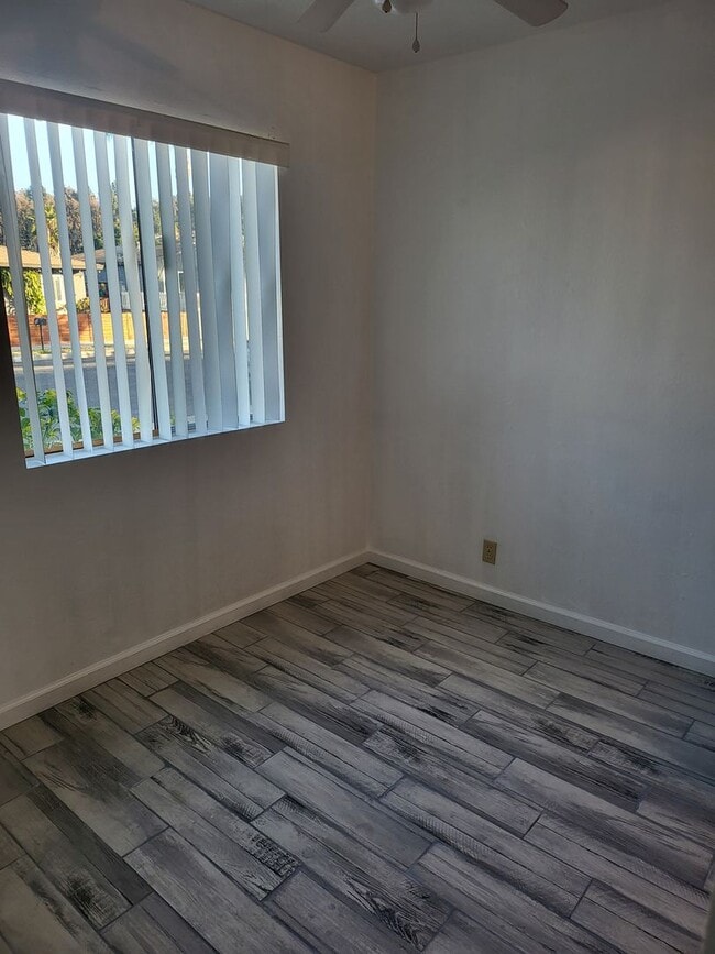 Building Photo - All Upgraded, Small Yard, Garage - AVAILABLE NOW!!