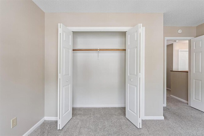Building Photo - 5306 Aden Ct