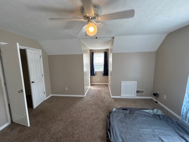 Building Photo - Welcome to 4 Bedroom and 3.5 Bath Home In ...
