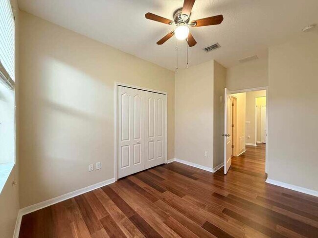 Building Photo - 930 Meadow Glade Dr