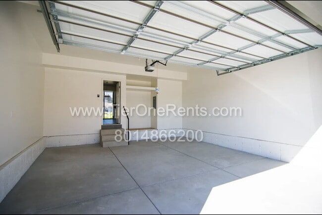 Building Photo - NO DEPOSIT option available for qualified ...