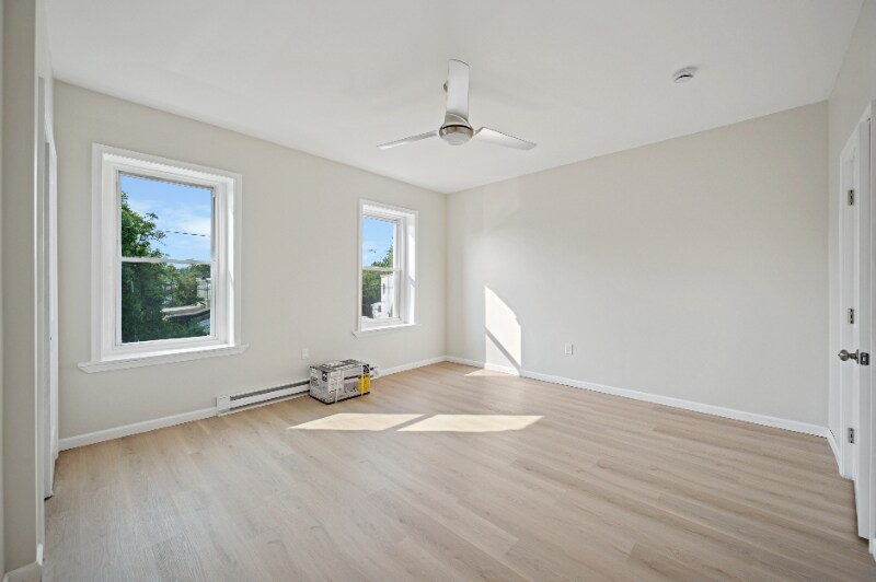 Building Photo - 931 E Woodlawn St