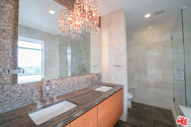 Building Photo - 900 W Olympic Blvd