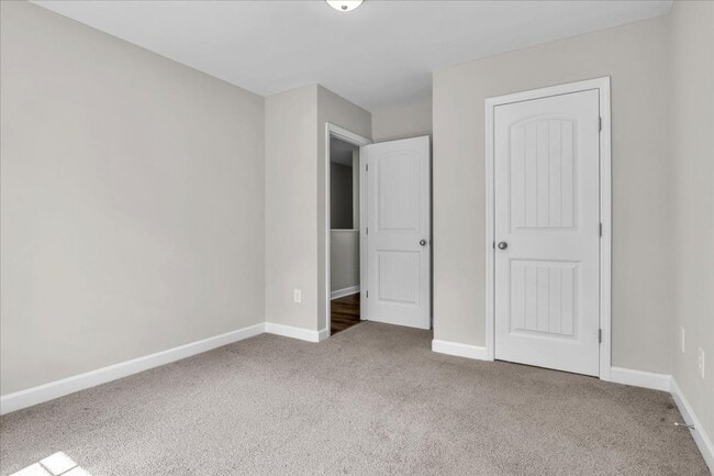 Building Photo - 3 Bedroom 2.5 Bathroom Home