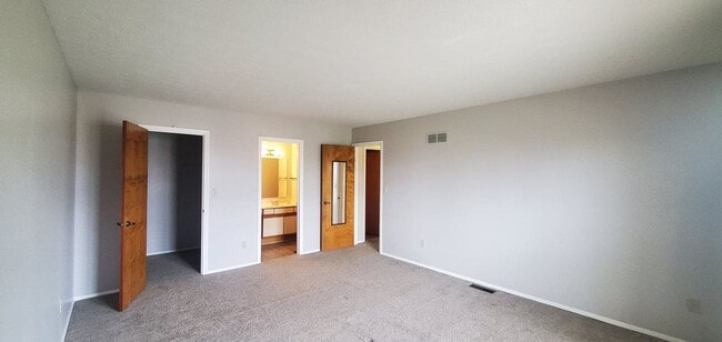 Building Photo - 1387 Sanzon Dr