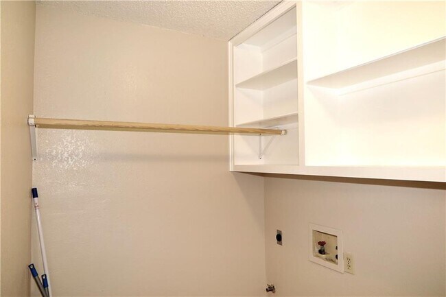 Building Photo - 201 Norwood St W