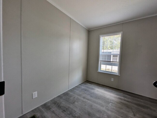 Building Photo - 3170 Orchard Lake Rd