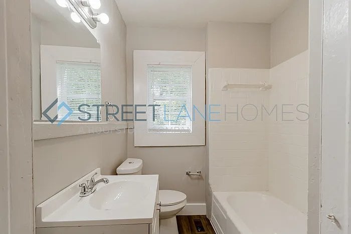 Building Photo - 2690 Suwanee Ave