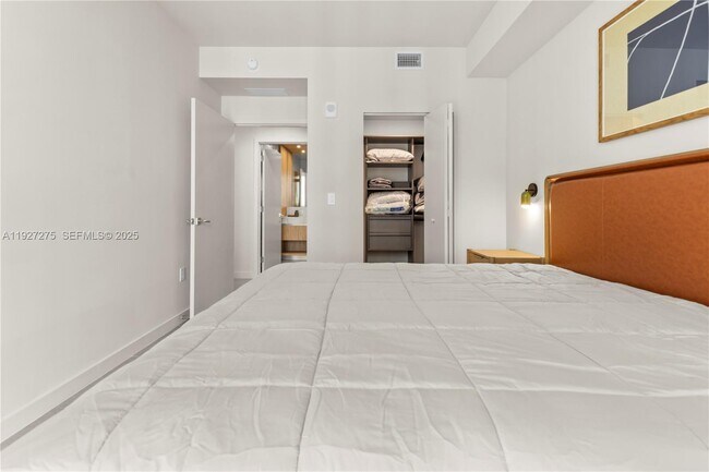 Building Photo - 11 NE 6th St