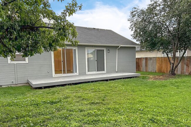 Building Photo - 1435 N Inez Pl