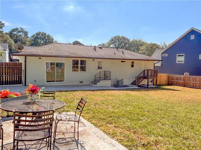 Building Photo - 1912 Canmont Dr NE