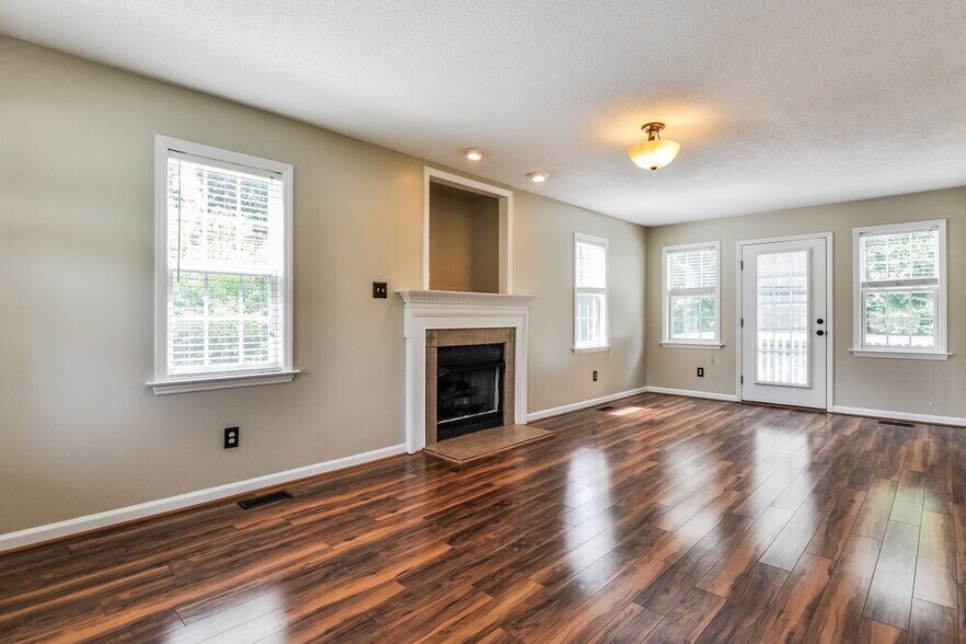 Building Photo - 120 Nightshade Ln