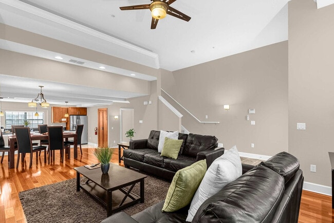Building Photo - 14545 Damai Ln