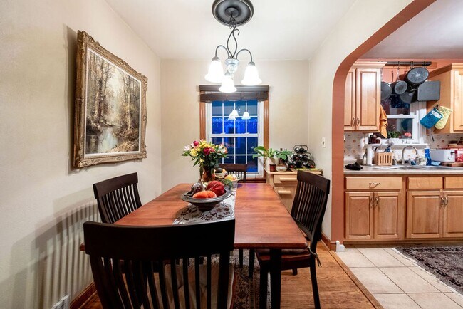 Building Photo - Charming 3brm/2ba house near Como Park!