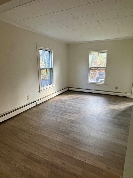 Building Photo - 227 Railroad St