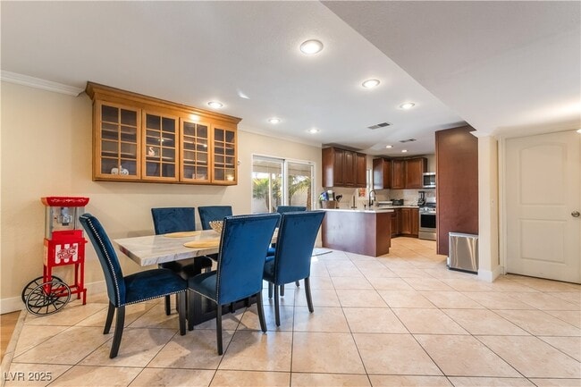 Building Photo - 2419 E Vegas Valley Dr