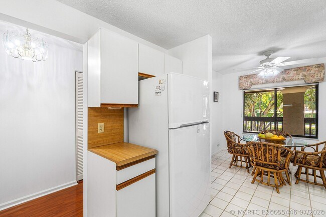 Building Photo - 10137 Mangrove Dr