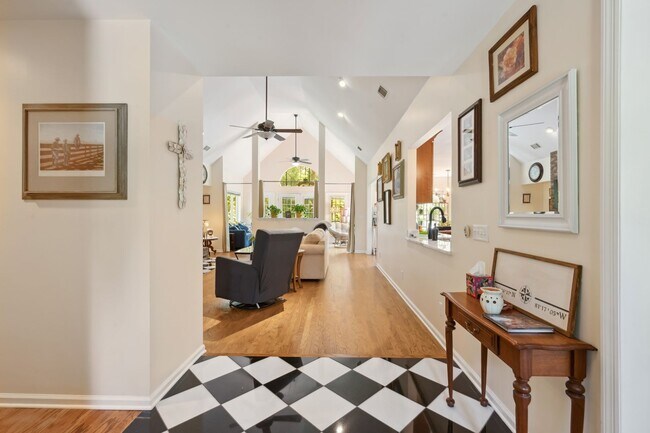 Building Photo - Everything included in rent price!! All ut...