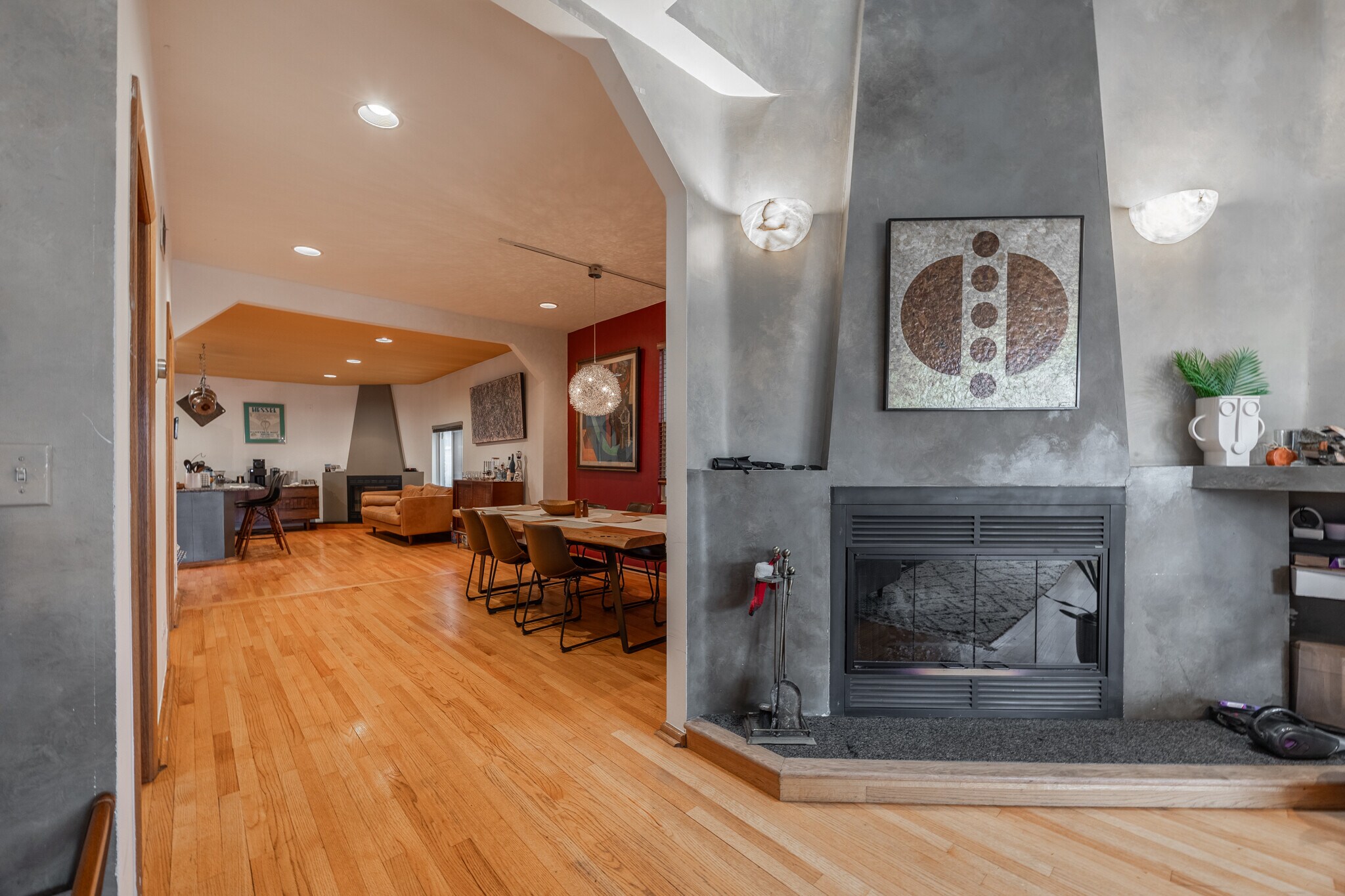 Building Photo - 1220 W Augusta Blvd