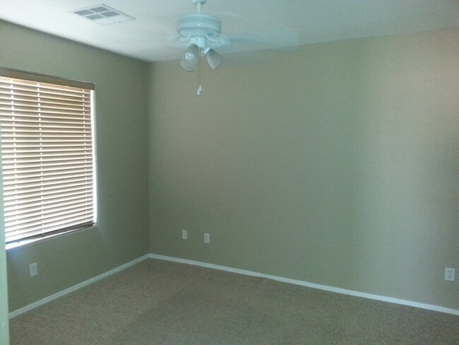 Building Photo - Rare 6 Bed, 3.5 Bath Home in San Tan Valley