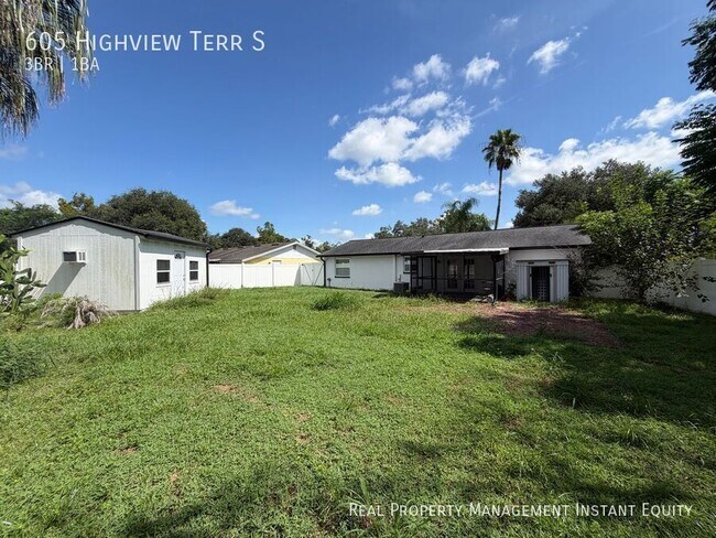 Building Photo - 605 Highview Terrace S
