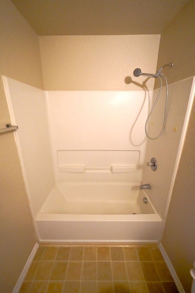 Building Photo - Charming 4-Bedroom, 2.5-Bathroom Home in C...