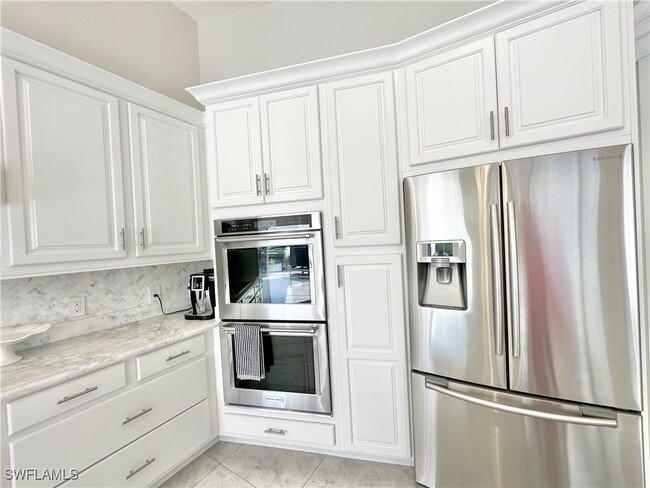 Building Photo - 2544 SW 28th Pl