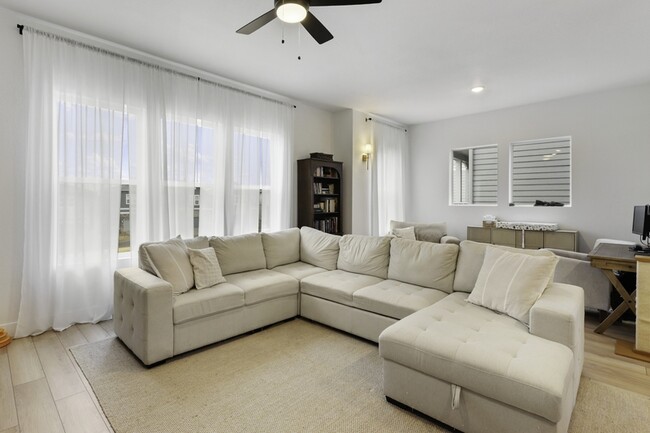 Building Photo - 4474 Peak Crst Vw