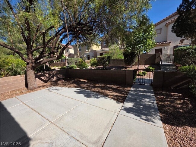Building Photo - 10021 Via Toro Ave