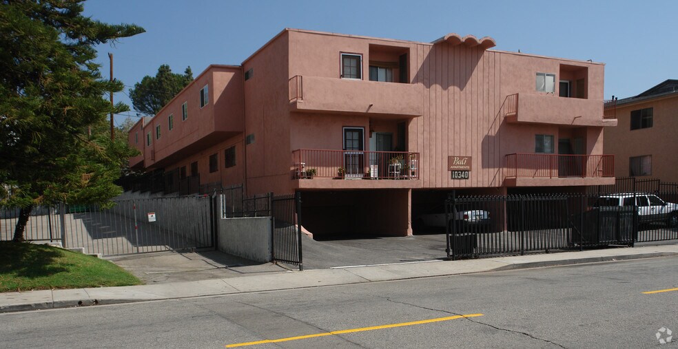 Bali Apartments 10340 Commerce Ave Tujunga CA 91042 Apartment Finder