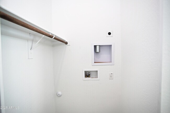 Building Photo - 4623 S 111th Dr