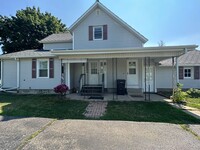 Building Photo - Two Bedroom Upper Unit!