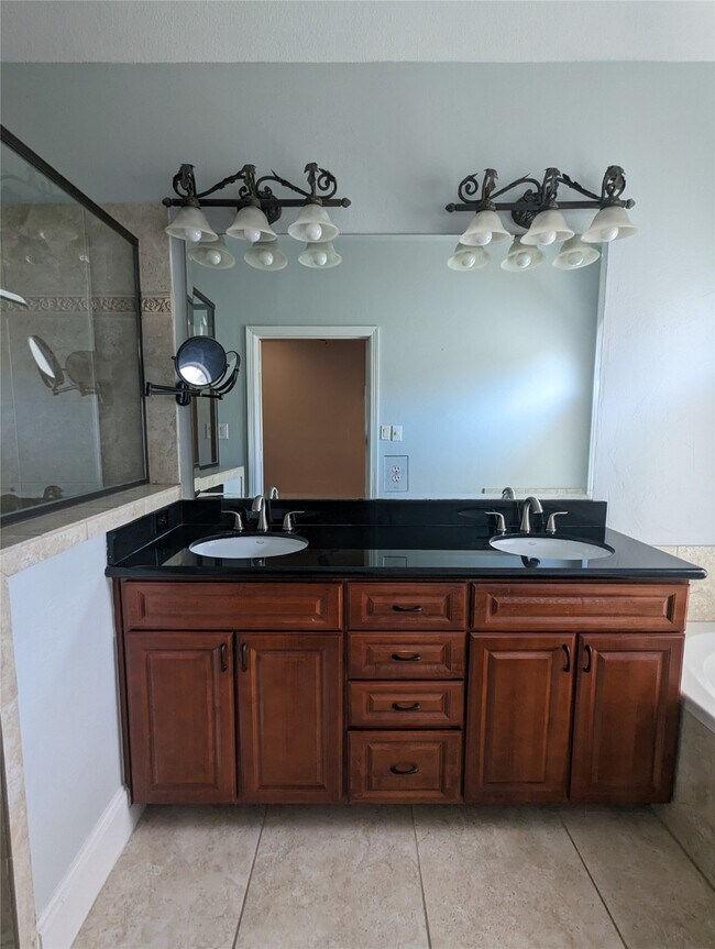 Building Photo - 330 Cage St